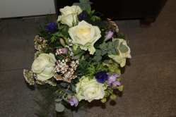 Blumenstrauss weiss (ausgeliefert in Grosshöchstetten am 28. März 2013)