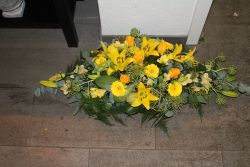 Tischdekoration gelb für ovalen Tisch (abgeholt im Laden am 18. Januar 2013)