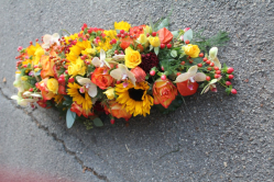 Herbstgesteck länglich als Tischdekoration (ausgeliefert ins Schloss Wyl Schlosswil am 6. November 2015)
