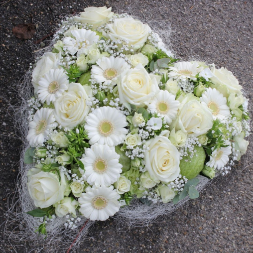 Trauerfloristik-Blumenherz-weiss.jpg