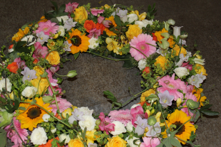 Farbenfroher Trauerkranz 