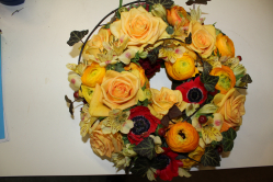 Trauerkranz gelb orange rot (abgeholt im Laden am 12. April 2013)