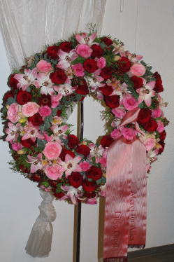Trauerkranz rosa-rot (abgeholt im Laden am 4. Mai 2013)