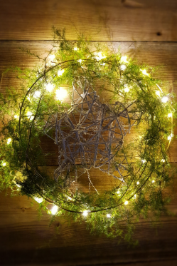 Tuerdeko-Idee-Weihnachten-DIY-Anleitung.png