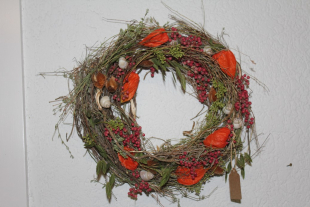 Herbstkranz als Türdekoration