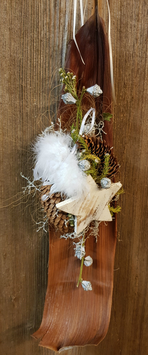 Tuerdekoration-Weihnachten-DIY-ANleitung-Tuerschmuck-in-Rinde-fuer-den-Winter.-Deko-Idee-in-weiss-DIY-Anleitung.jpg