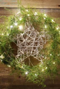 Tuerkranz-kosteguenstig-und-schnell-gemacht-Deko-Idee-fuer-den-Winter.png