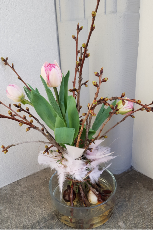 Tulpen-Strauss-selber-binden-Tisch-Dekoration-mit-Tulpen.png