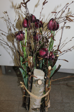 Tulpenstehstrauss violett (asugeliefert in Freimettingen am 13. April 2013)