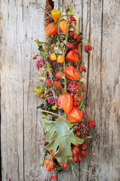 Wanddeko-herbst-Herbstdekoi-IDee-Auf-Brett.png