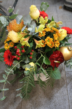 Weihnachtlicher Strauss in Gelb Gold (ausgeliefert in Konolfingen am 20. Dezember 2013)