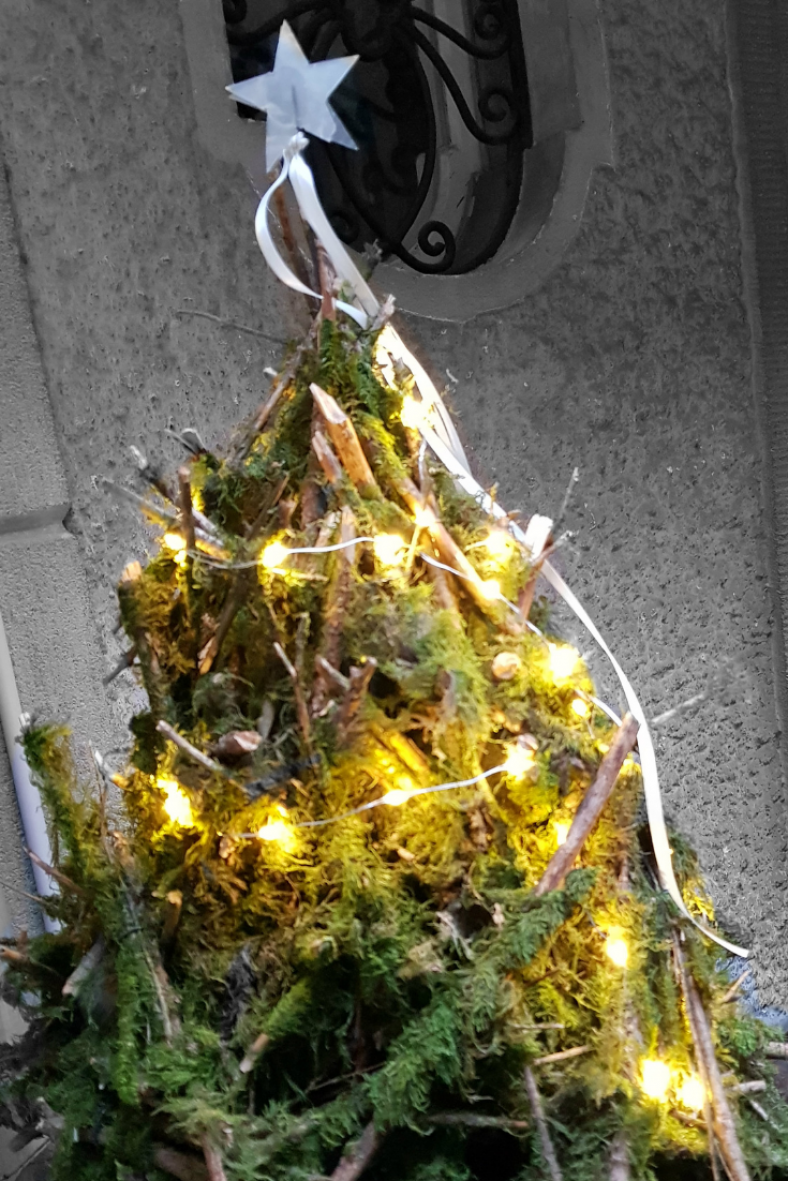 Weihnachtsbaum-aus-Moosaesten-Winterdeko-selber-basteln-DIY-ANleitung.png
