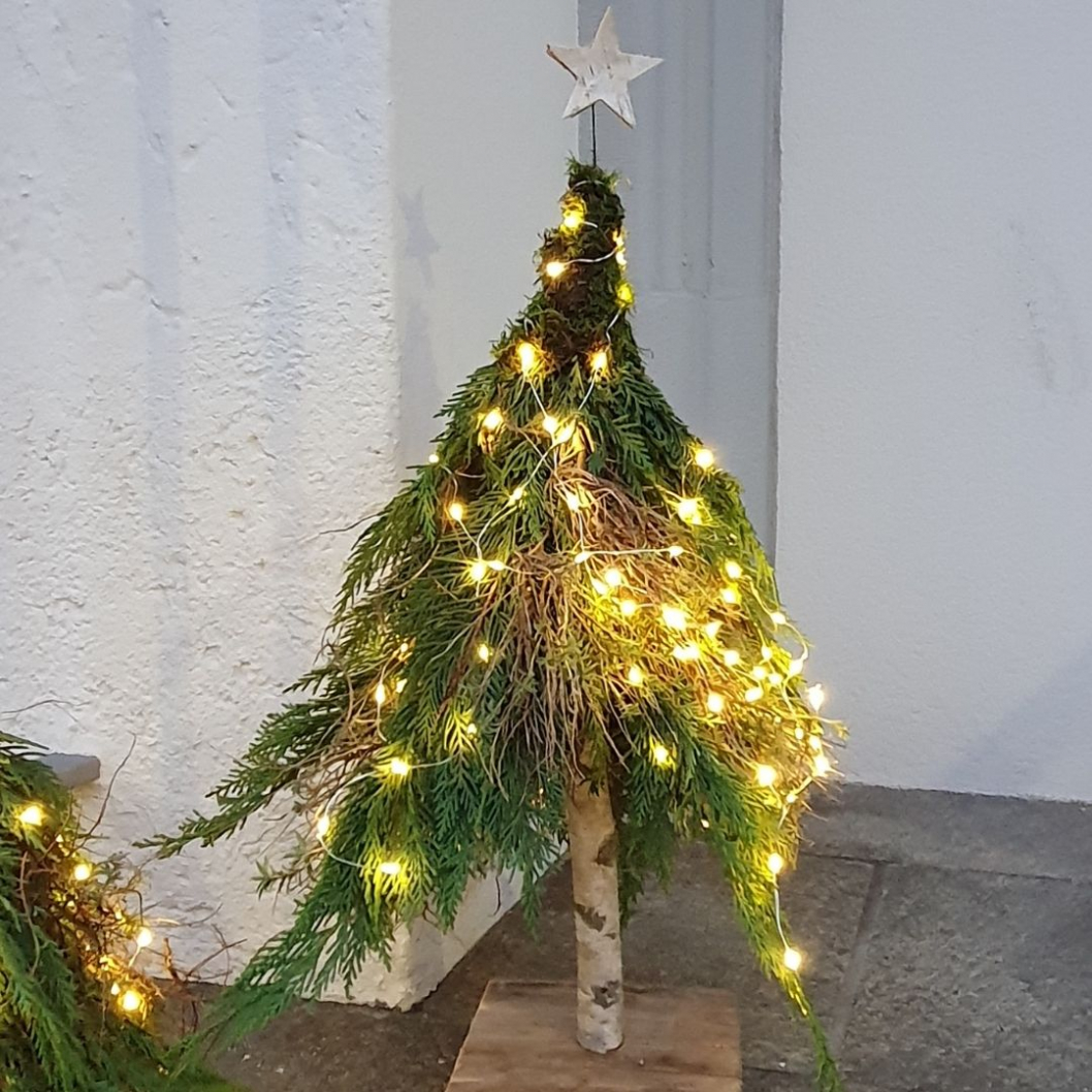 Wohnzimmer-Deko-Idee-Weihnachtsbaum-selber-machen.jpg