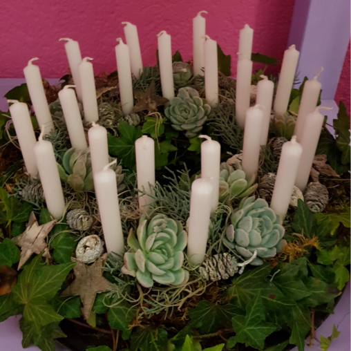 dventskalender-basteln-Adventskranz-mit-24-Kerzen-selber-machen.png