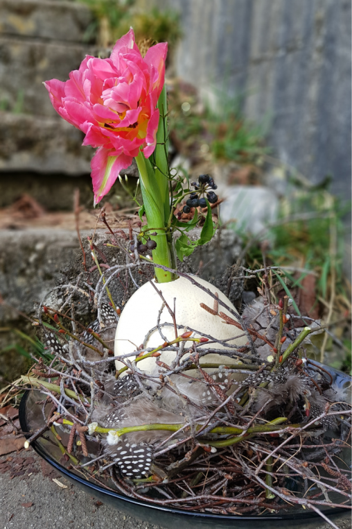 oSTERdEKO-mIT-nEST-UND-sTRAUSSEN-EIN-diy-anLEITUNG.png