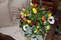 Gemischter farbiger Frühlingsstrauss (ausgeliefert in Konolfingen am 21. Februar 2014)