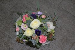 Gesteck rosa weiss blau (ausgeliefert in Grosshöchstetten am 28. Januar 2014)