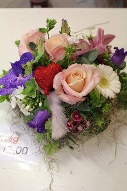 Gesteck rosa weiss violett (ausgeliefert in Grosshöchstetten am 10. Mai 2014)