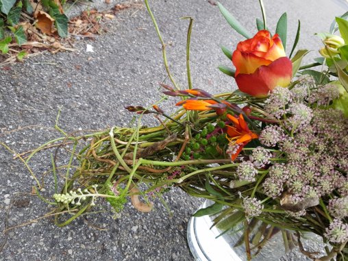 Wichtig ist beim verarbeiten der Bohnenranken das die Ranken gut in einander verkeilt werden.