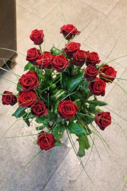 Rosenstrauss rot (ausgeliefert in Gümligen am 14. Februar 2014)