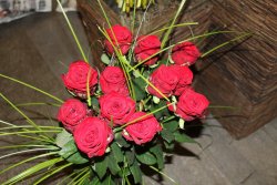 Rosenstrauss rot (ausgeliefert in Stettlen am 14. April 2014)