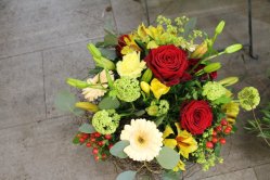 Blumenstrauss rot gelb (ausgeliefert in Grosshöchstetten am 10. Mao 2014)