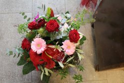 Valentinsstrauss rosa rot (ausgeliefert in Bern am 14. Februar 2014)